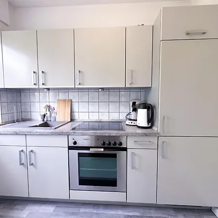 Apartment Stilvolles, Frisch Renoviertes 2zi Mit Kueche Und Balkon In Kliniknaehe *