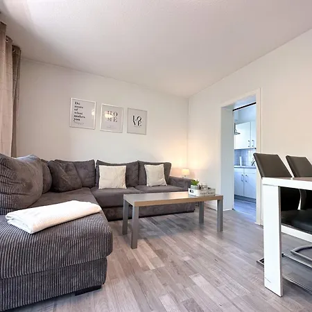 Stilvolles, Frisch Renoviertes 2zi Mit Kueche Und Balkon In Kliniknaehe Apartment