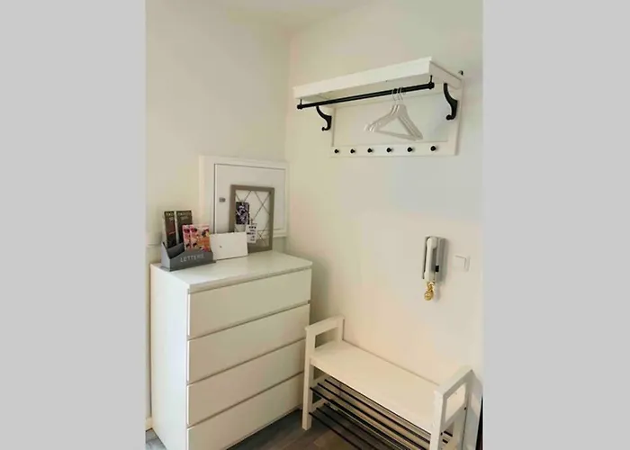 Stilvolles, Frisch Renoviertes 2zi Mit Kueche Und Balkon In Kliniknaehe! Apartament