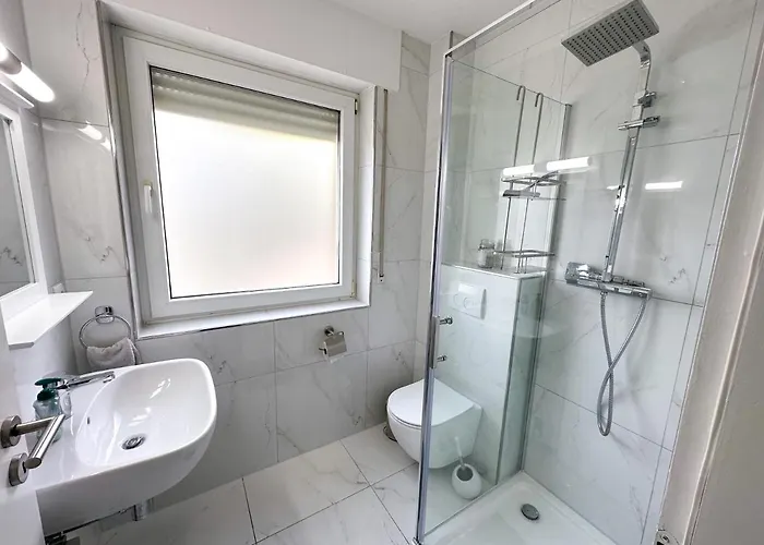 Stilvolles, Frisch Renoviertes 2zi Mit Kueche Und Balkon In Kliniknaehe! Apartament *