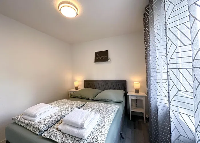 Stilvolles, Frisch Renoviertes 2zi Mit Kueche Und Balkon In Kliniknaehe! *