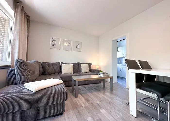 Stilvolles, Frisch Renoviertes 2zi Mit Kueche Und Balkon In Kliniknaehe! Apartament
